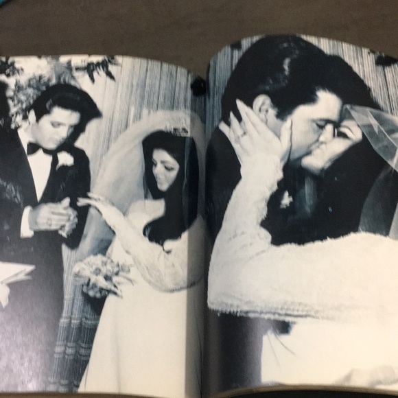 ELVIS the book - Picture 11 of 15